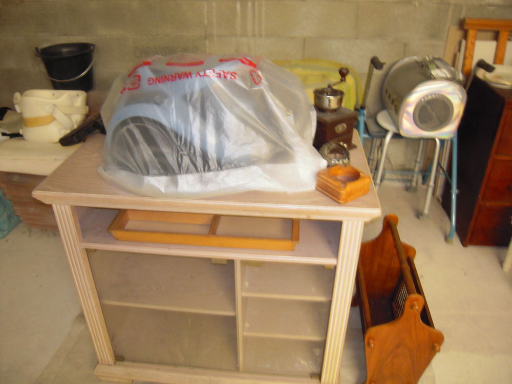 MEUBLE A VITRINES Meubles