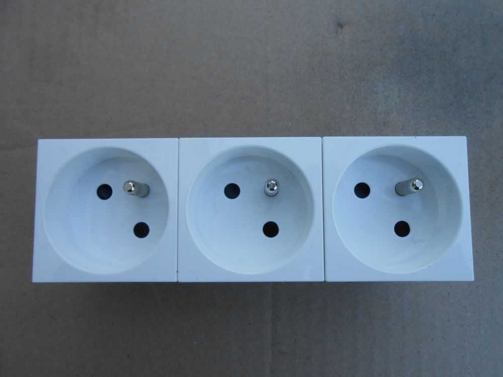 BLOC DE PRISES LEGRAND 77143 (64) Bricolage