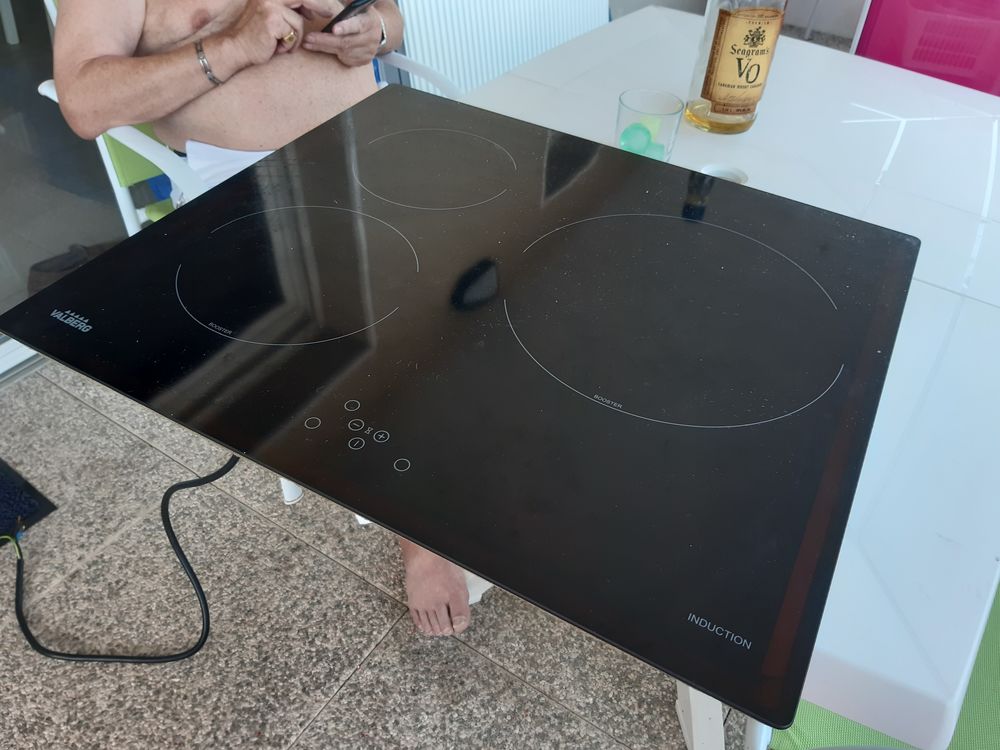 Four Beko plaque induction Electroménager