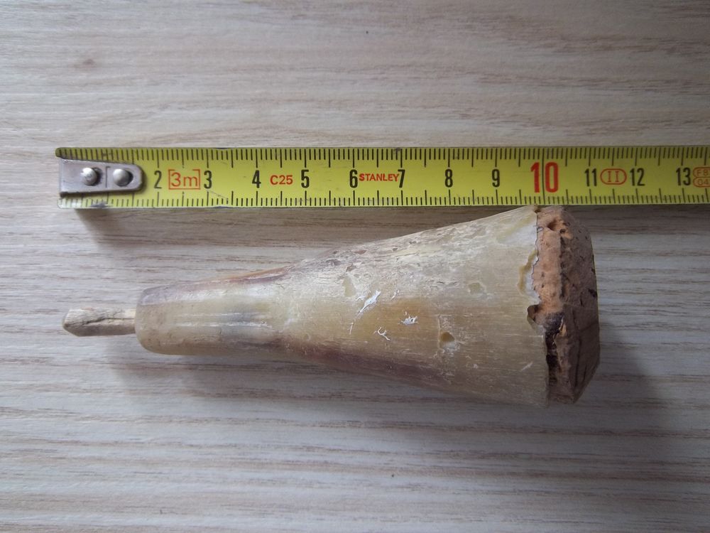 ancienne petite corne &agrave; poudre, bouchon en bois -Collection 