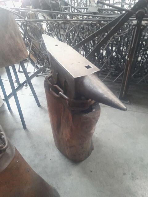 Enclume 100Kg et billot 300 Agde (34)