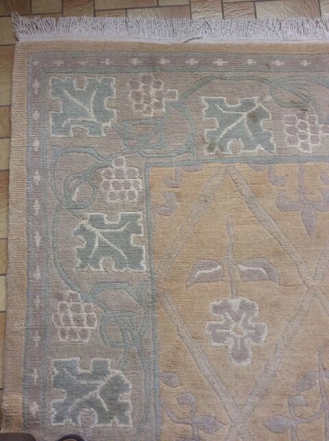 Beau tapis beige clair pastel du Tibet avec des accents gris pastel. Nou  la main  Nepal 500 Neuville-en-Ferrain (59)