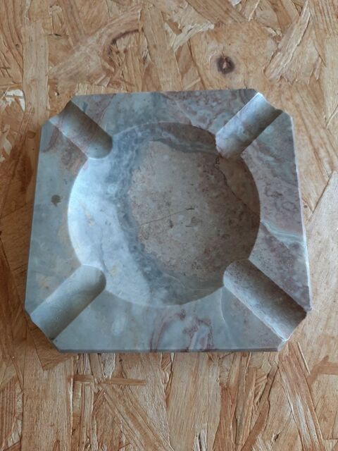 Cendrier en pierre 15 Cagnes-sur-Mer (06)