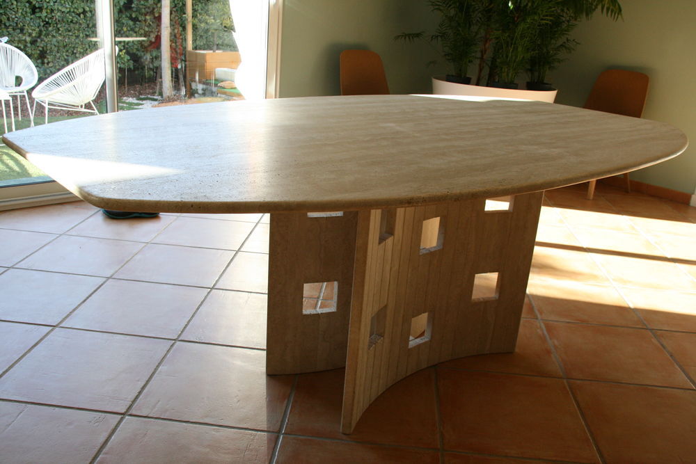 Table &agrave; manger en Travertin Meubles