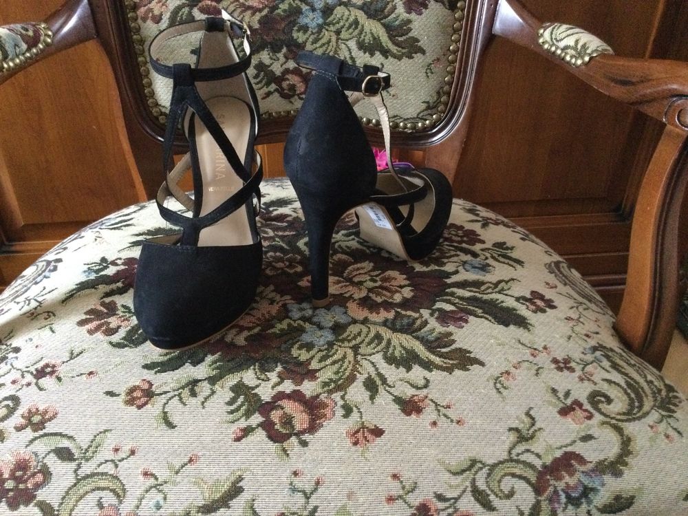 CHAUSSURES &agrave; Talon Crois&eacute;es sur le Dessus SAN MARINA Chaussures