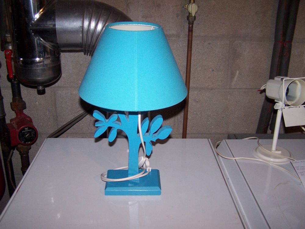 lampe de chevet en bois de couleur bleue Dcoration