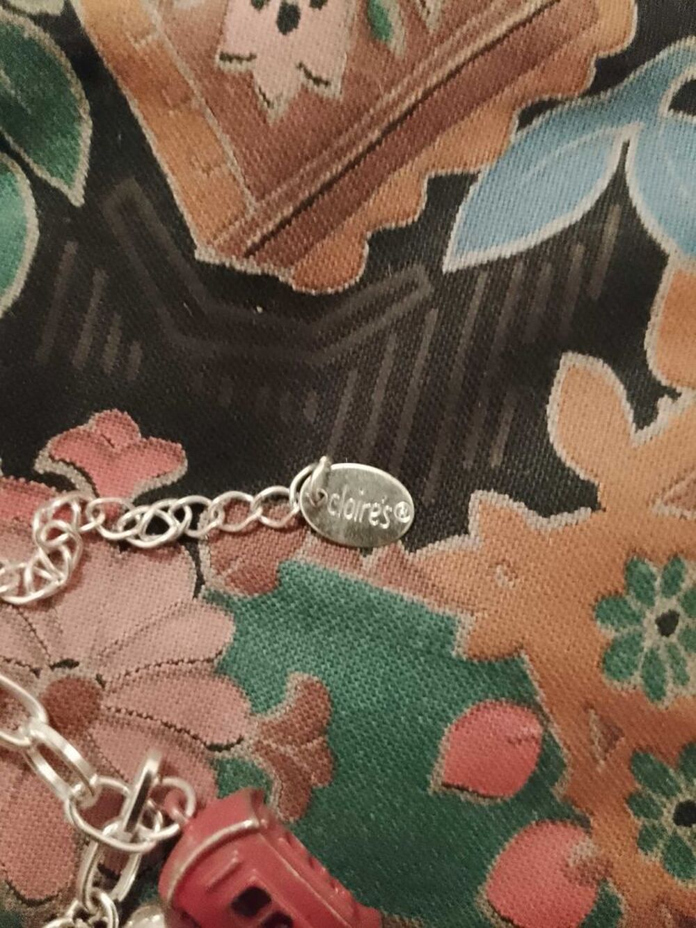 bracelet en m&eacute;tal argent&eacute; th&egrave;me Angleterre enfants. Bijoux et montres