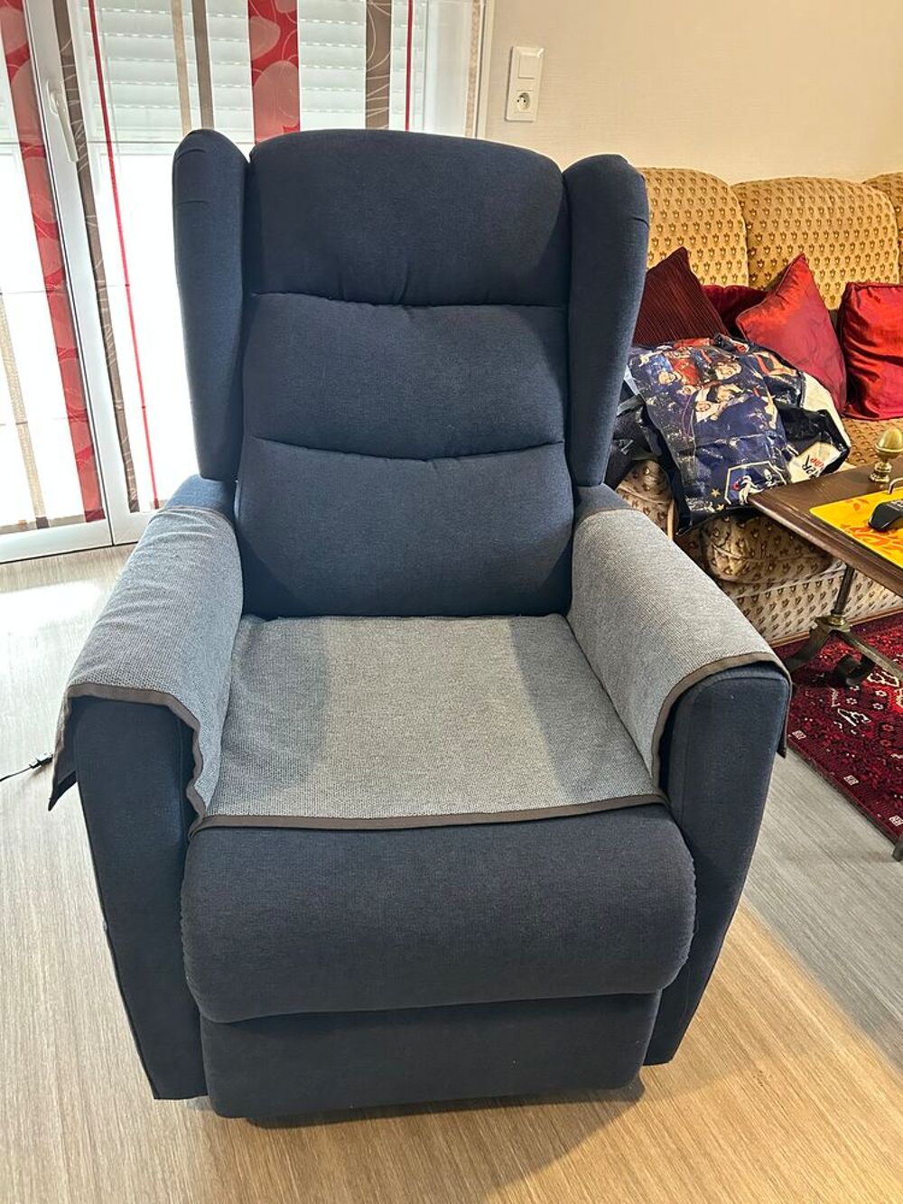 FAUTEUIL CONFORT TRES BONNE ETAT Meubles