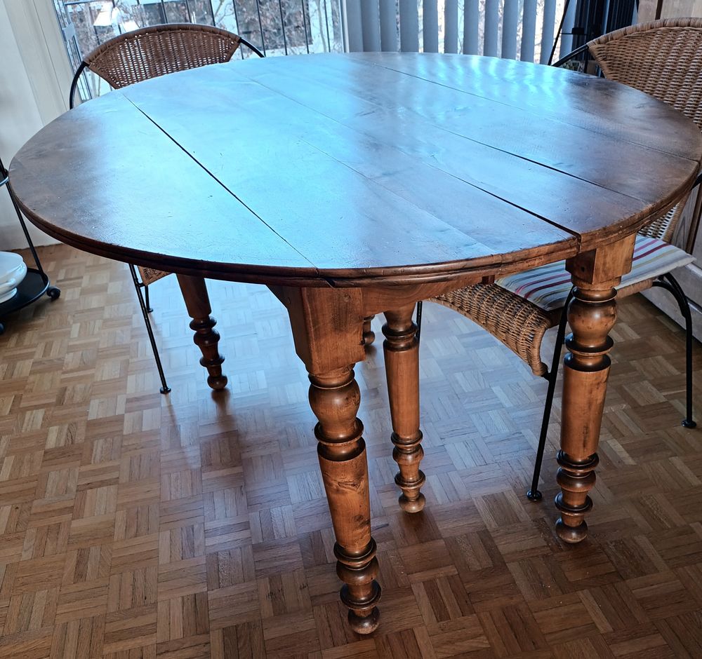 Table en noyer Meubles