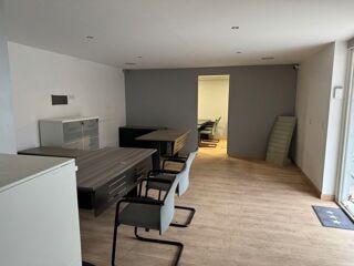  Parking / Garage � louer 280 m� Livry-gargan