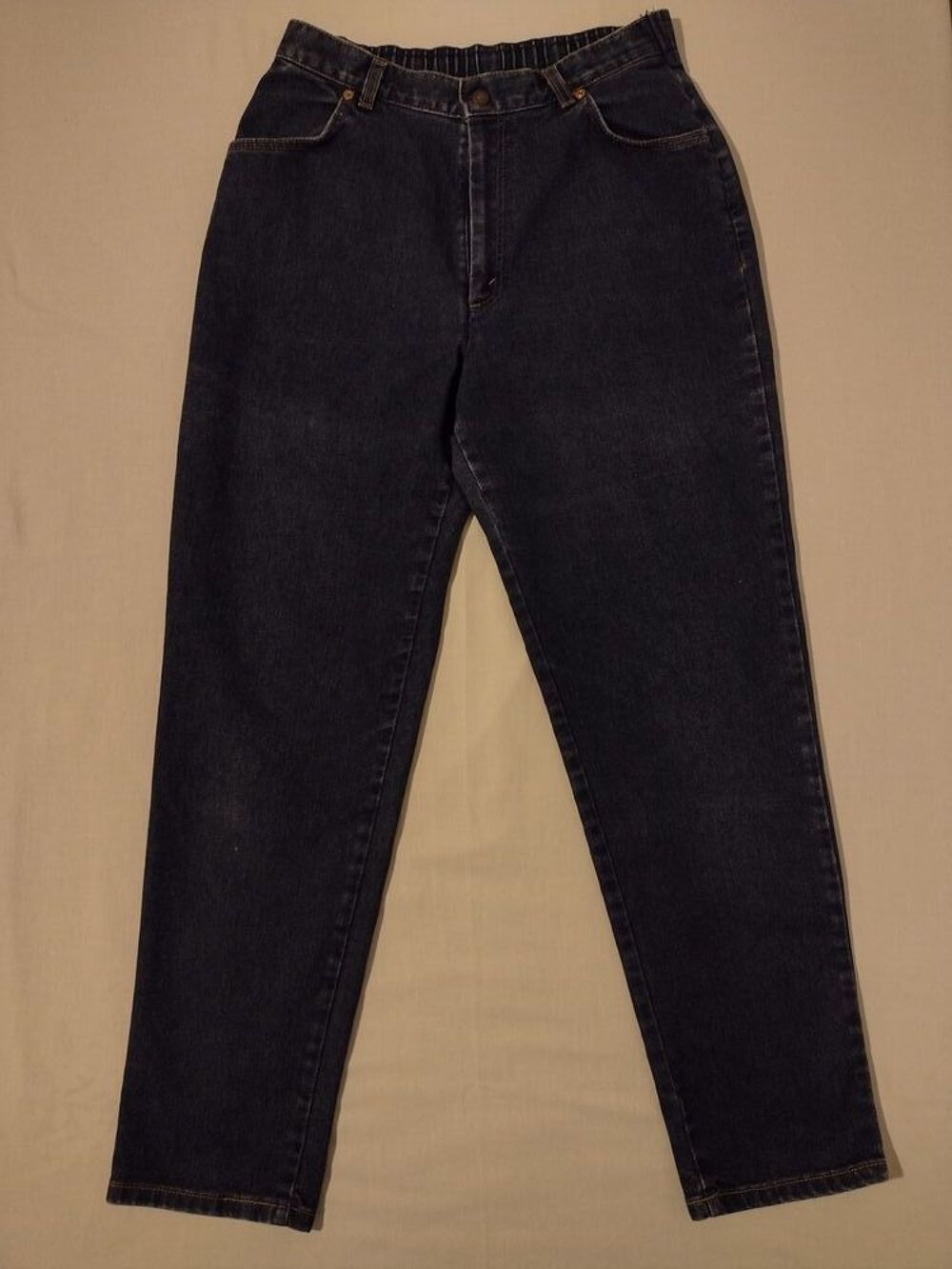  Jean Levis' large.
.
Vêtements