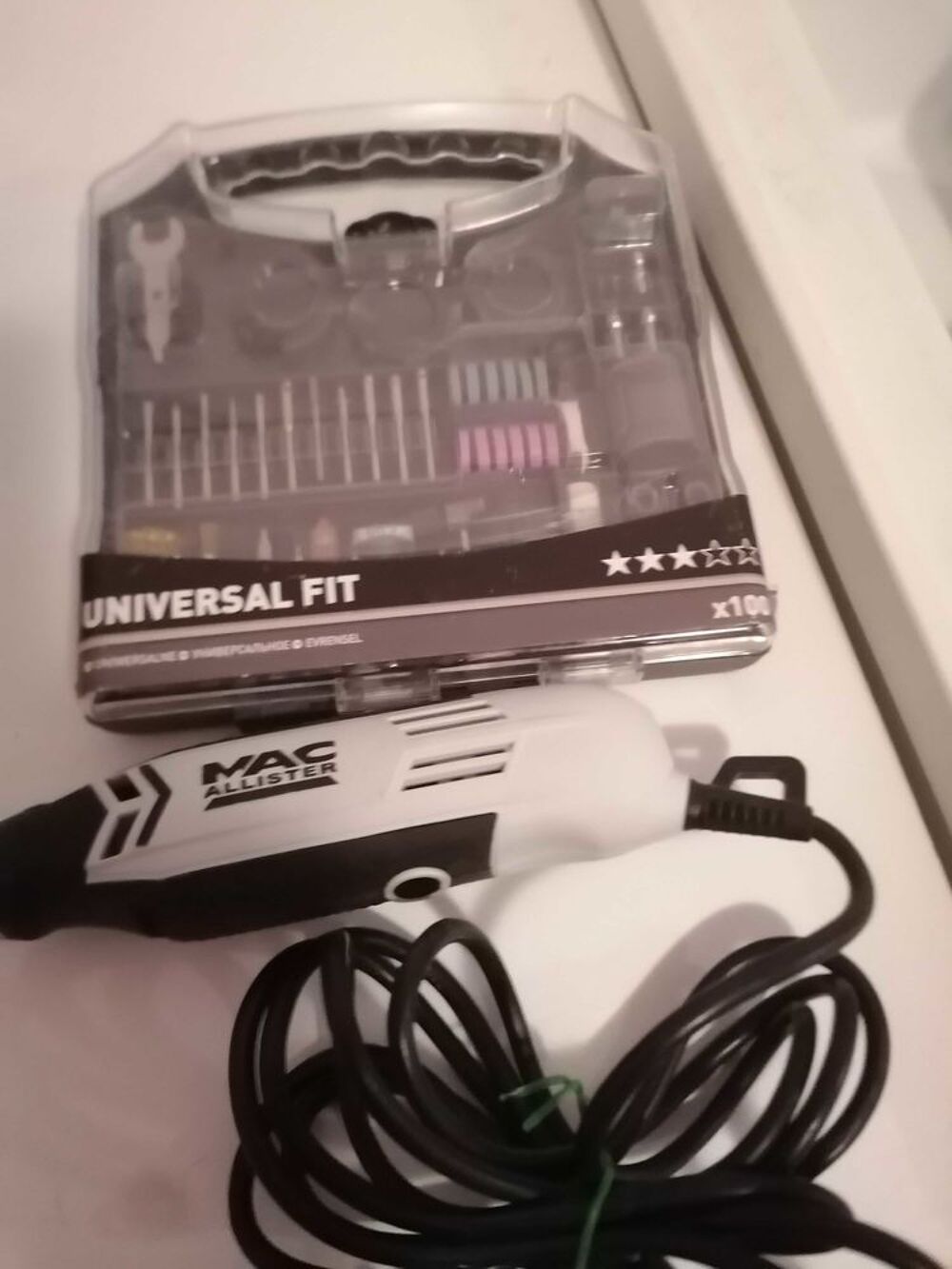 mini mat&eacute;riel &eacute;lectrique et sa bo&icirc;te &agrave; outillages Bricolage