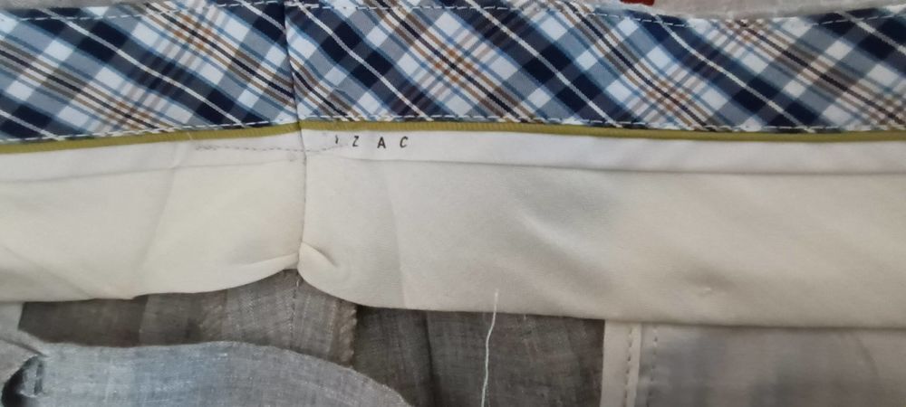 Beau costume du magasin Izac Vêtements
