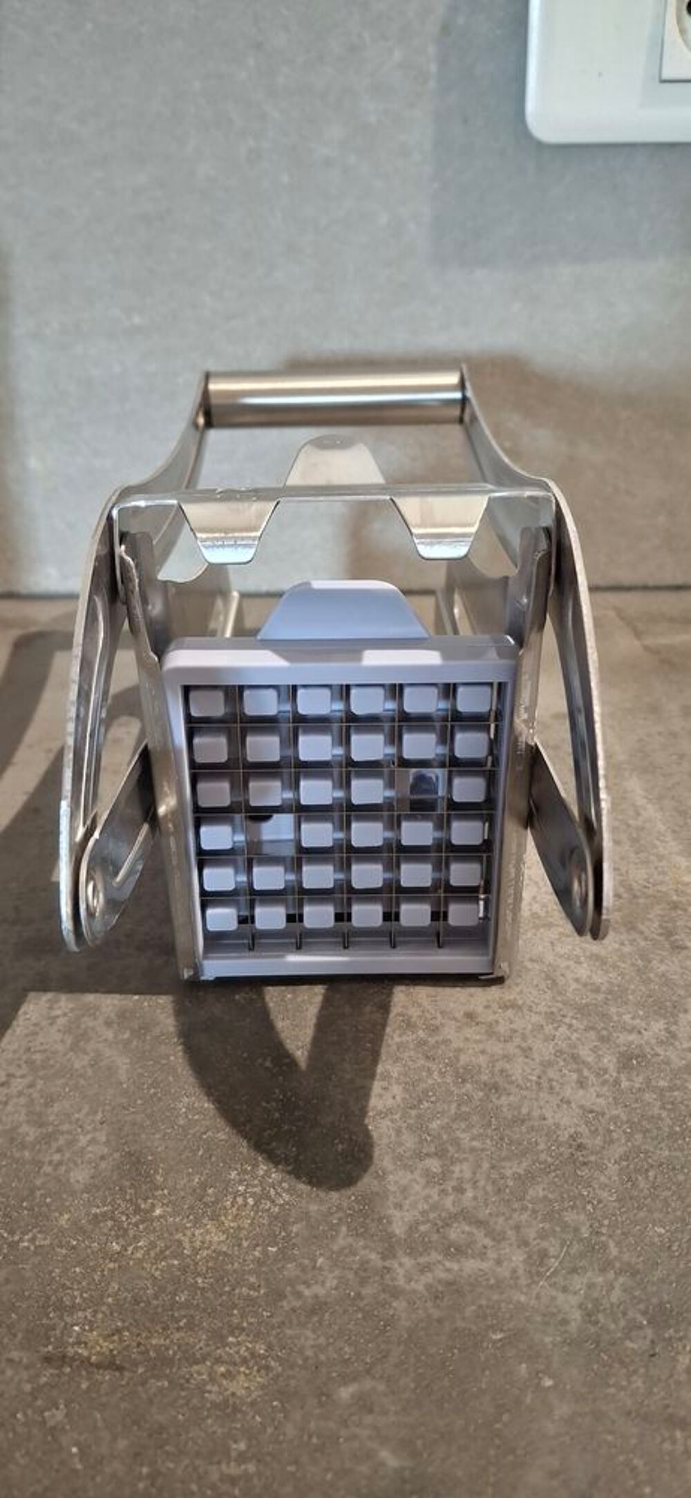  Coupe pommes de terre neuf avec emballage Electroménager