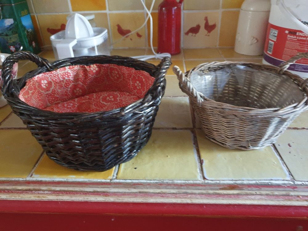 Paniers en osier, marron et noire Décoration
