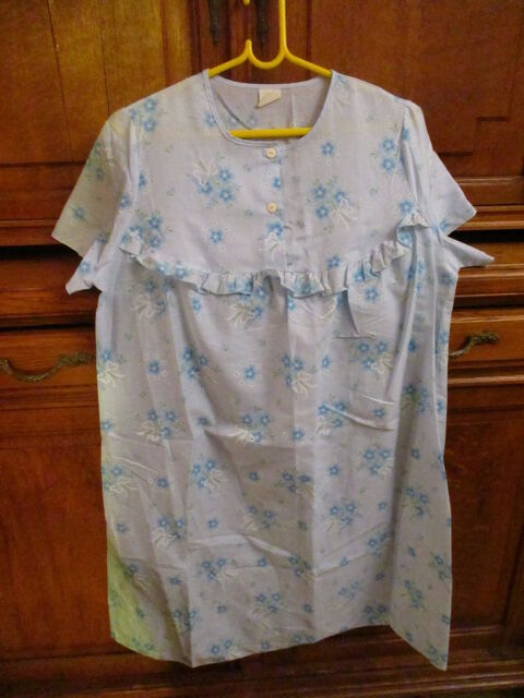 robe de nuit bleu ciel fleurs bleues et blanches 44/46 0 M�rignies (59)