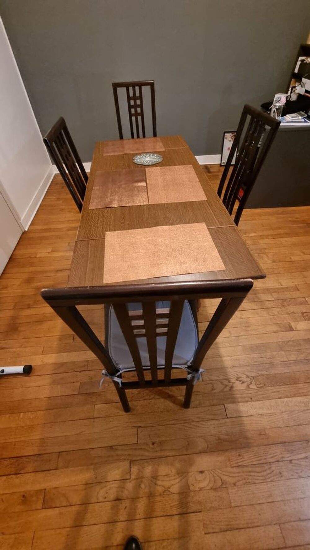 TABLE ET 6 CHAISES Meubles