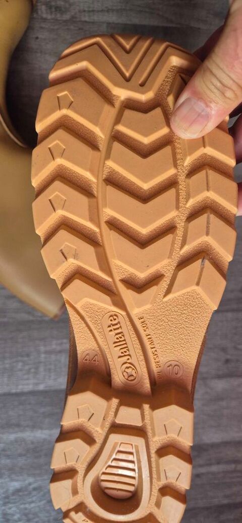 Bottes de travail. 30 77166 Grisy-suisnes