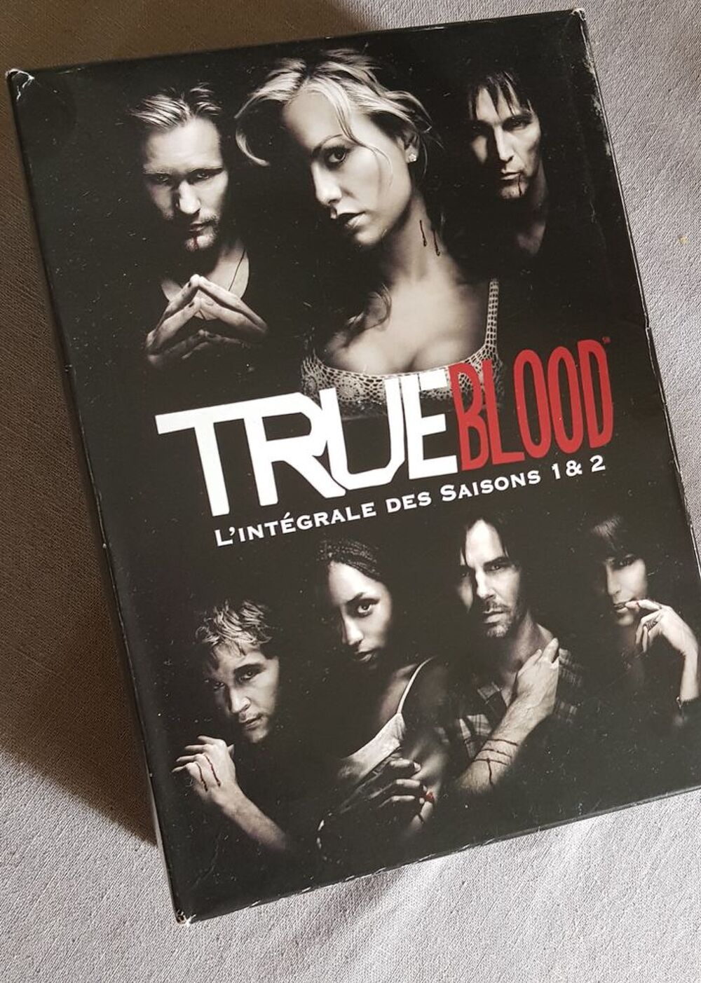 Coffret DVD et livres des saisons 1 et 2 de True Blood DVD et blu-ray