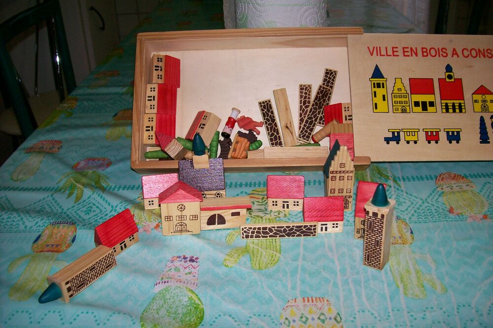 VILLAGE EN BOIS DANS SA BOITE Jeux / jouets