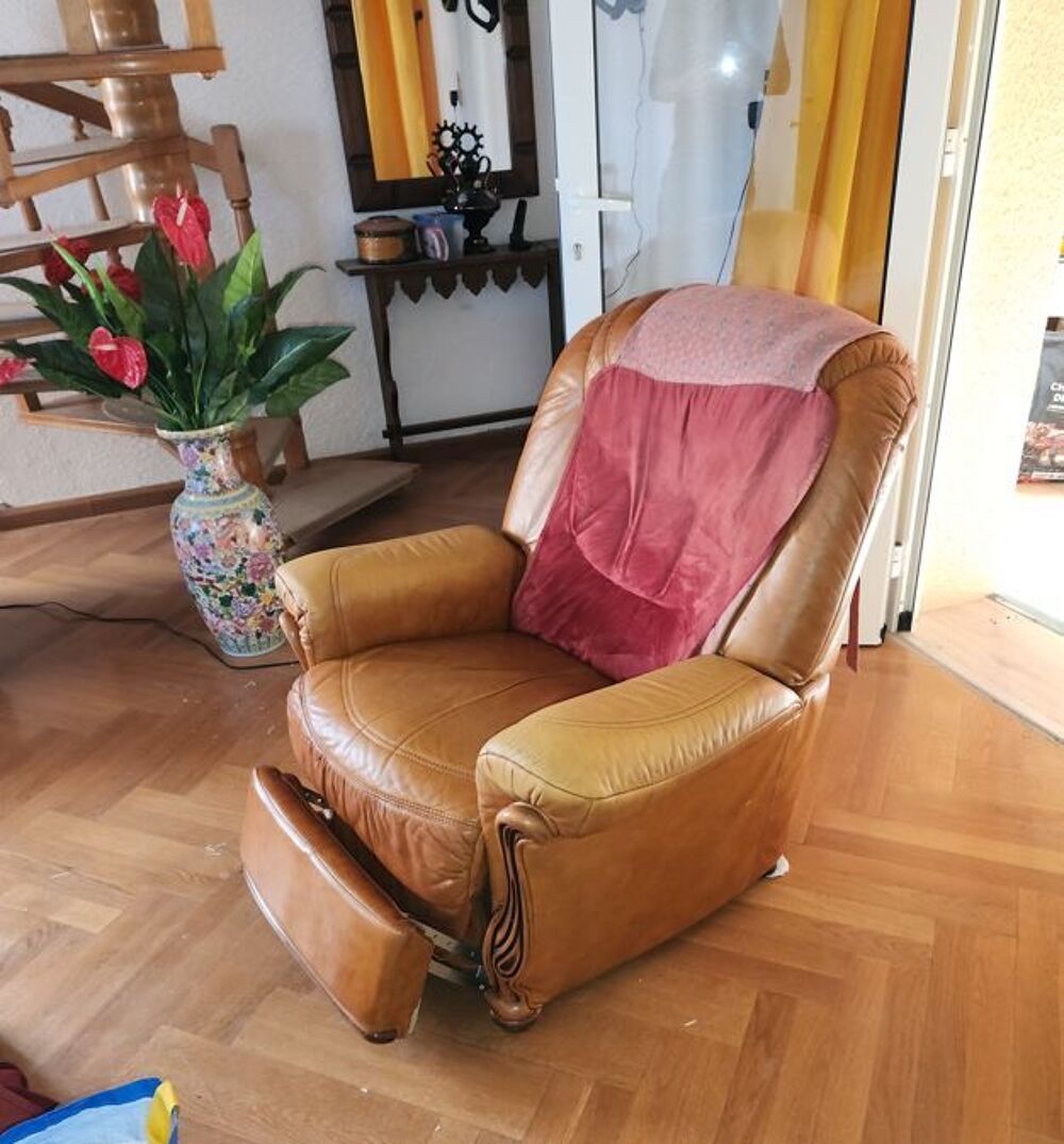 Canap&eacute; cuir avec 2 fauteuils relax &eacute;lectriques Meubles