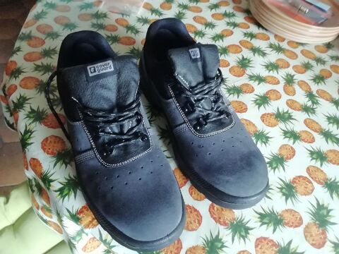Chaussures neuves de sécurité coverguard pointure 44  25 Noyelles-lès-Vermelles (62)