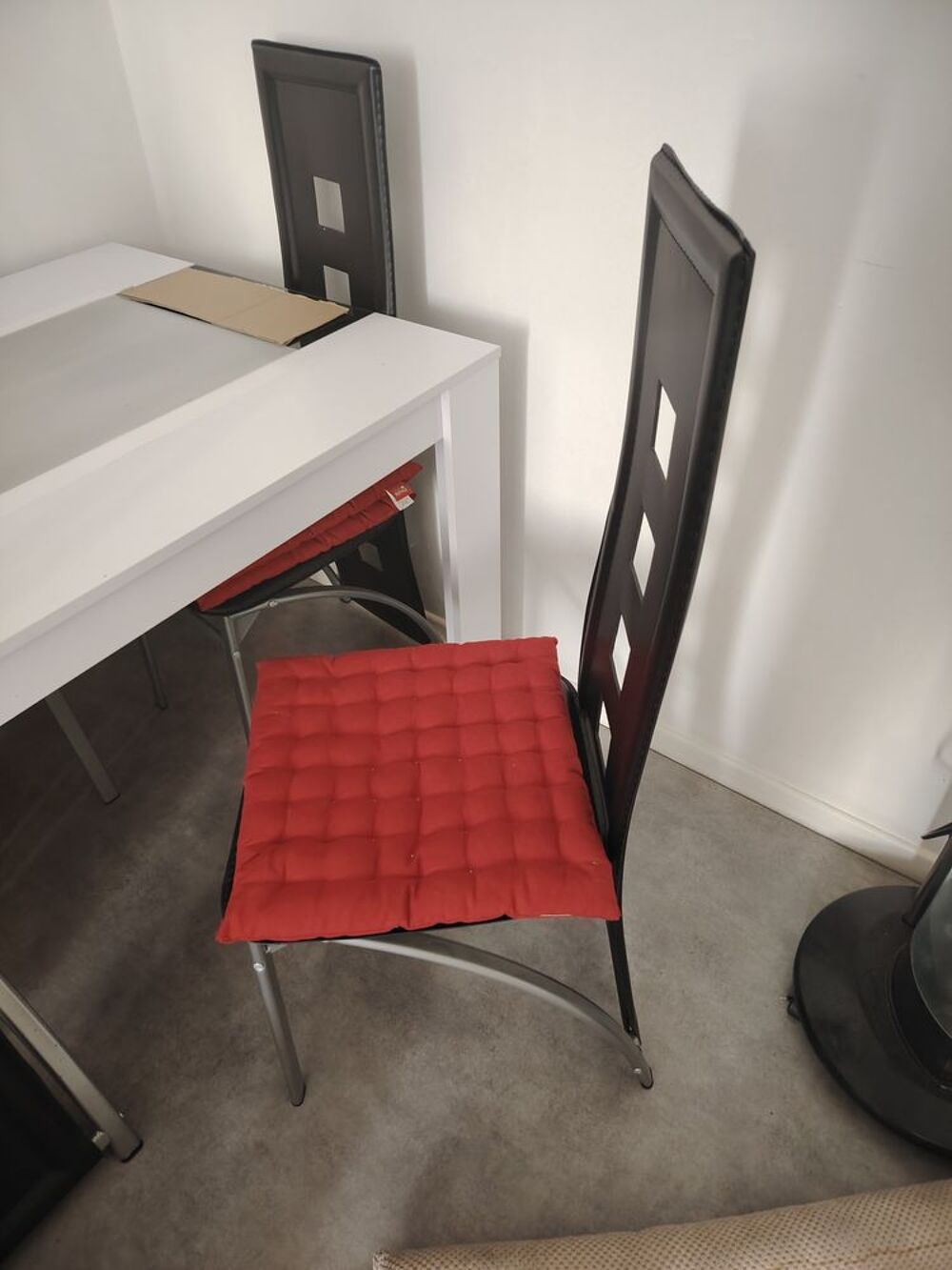 TABLE SALLE A MANGER+6 CHAISES Meubles