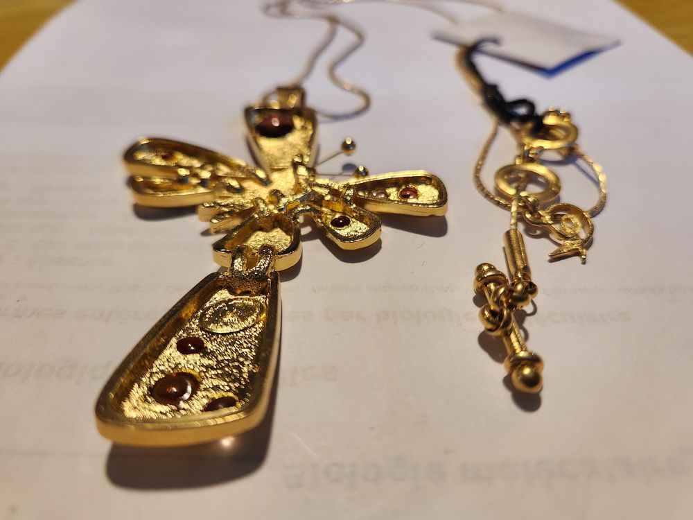 Collier Pendentif Croix Dor&eacute; brillant multicolore Lacroix Bijoux et montres