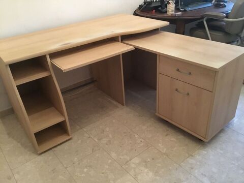 A SAISIR .
fauteuil :50 euros..
table salon :50 euros  
160 Thionville (57)