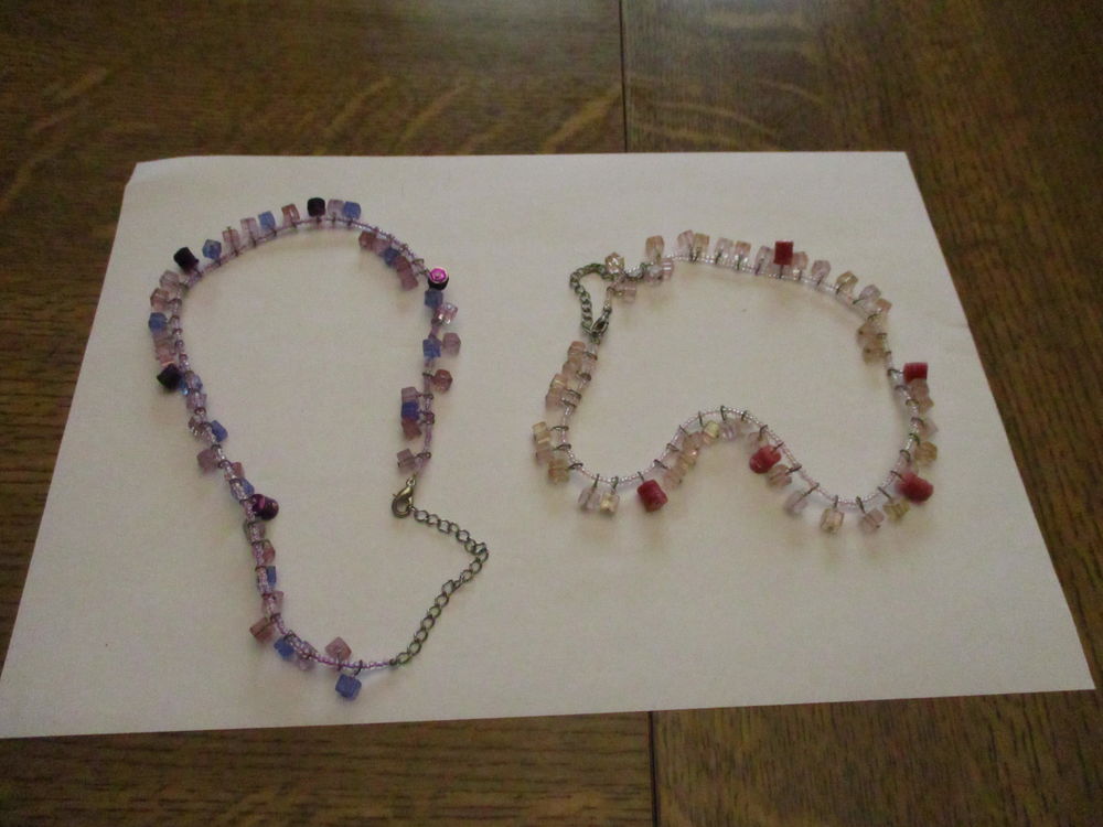 2 colliers fantaisies petites perles bleu et rose 40 cm Bijoux et montres