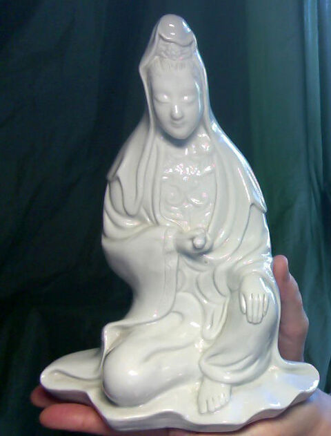 GuanYin ou Kwan Yin assise Ancien Blanc de Chine 0 Roquefort-les-Pins (06)