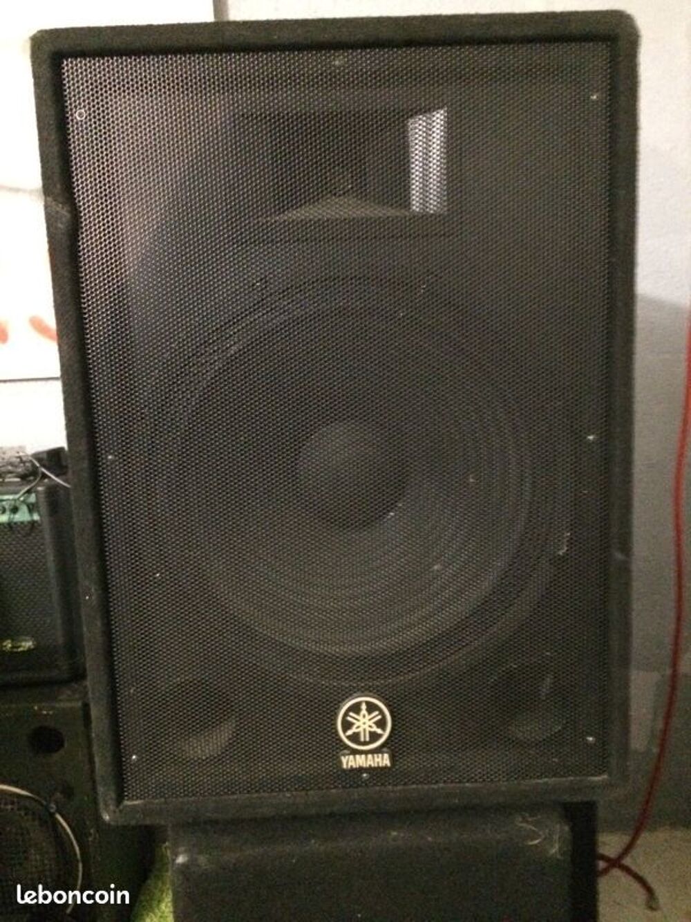 Deux enceintes professionnelles Yamaha AX15 Audio et hifi
