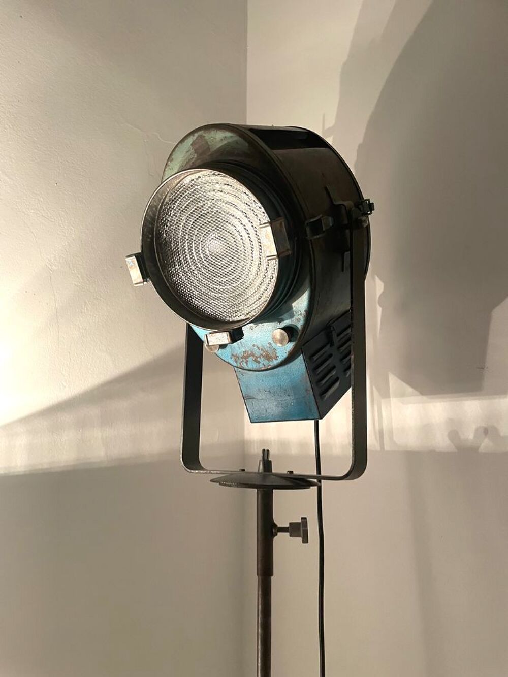 Lampe Vintage 1950 pour Th&eacute;&acirc;tre /Cin&eacute;ma sur tr&eacute;pied roulette Décoration