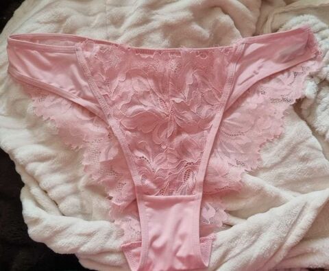 Tr�s joli tanga couleur rose dentelle . Taille XL 25 Oullins (69)