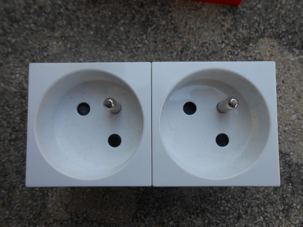 PRISES DOUBLES LEGRAND 77142 2P+T 16 AMP&Egrave;RES (66) Bricolage
