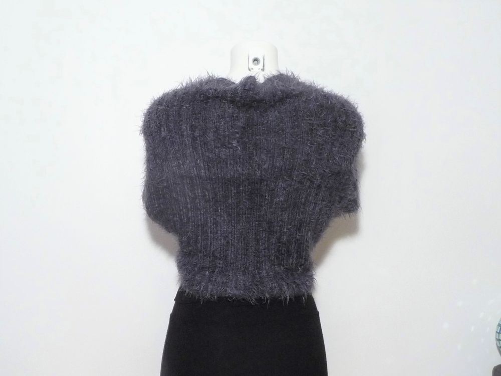 Gilet/ Bol&eacute;ro/ Veste Gris Fonc&eacute; &agrave; Longs Poils- Taille 38/40 Vêtements