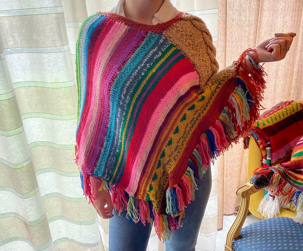 poncho tricote main modele unique Vtements