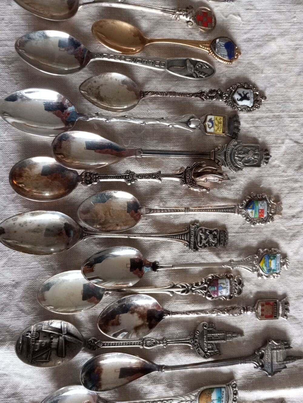 petites cuill&egrave;res de collection 
