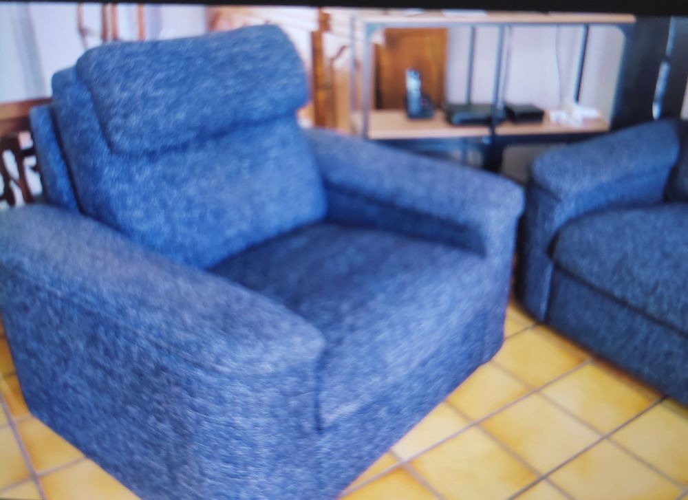 FAUTEUILS. NEUF BUFFET BAS ET TABLE. ET 4 CHAISES EMPAILL&Eacute; Meubles