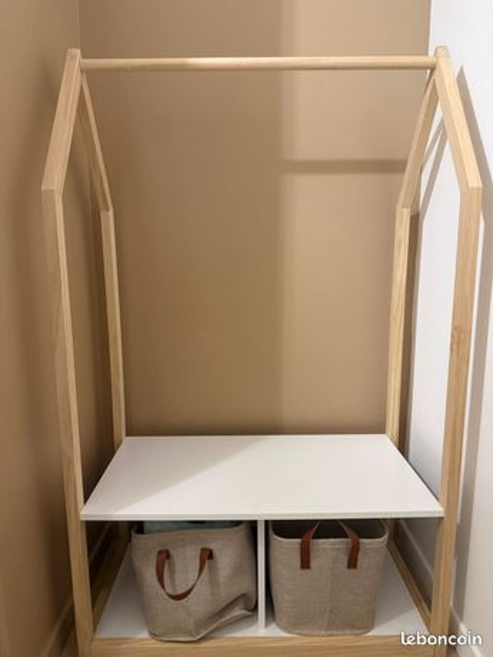 Vestiaire, Portant, penderie en bois pour enfant
Mobilier enfants