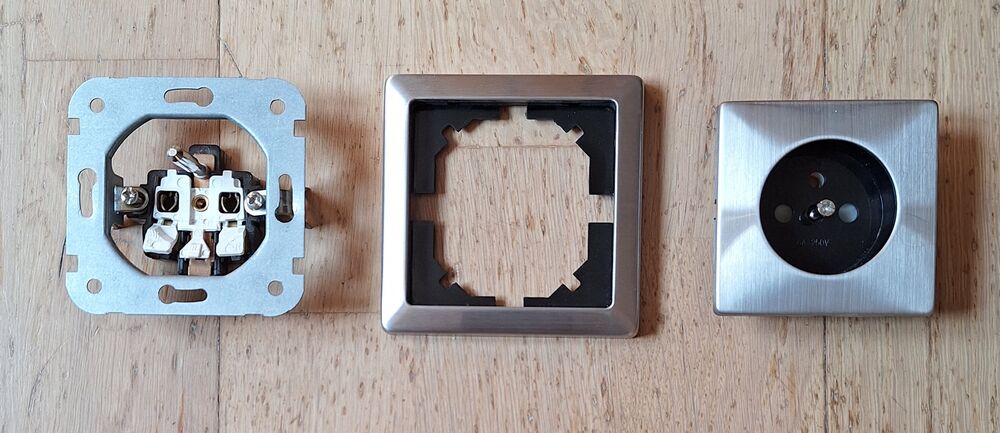 Prise &eacute;lectrique encastrable m&eacute;tal acier bross&eacute; Bricolage