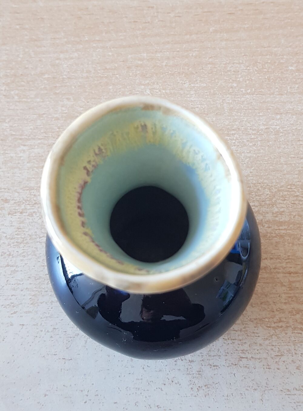 petit vase en c&eacute;ramique aspect gr&egrave;s flamm&eacute; 
noir bleu cr&egrave;me 