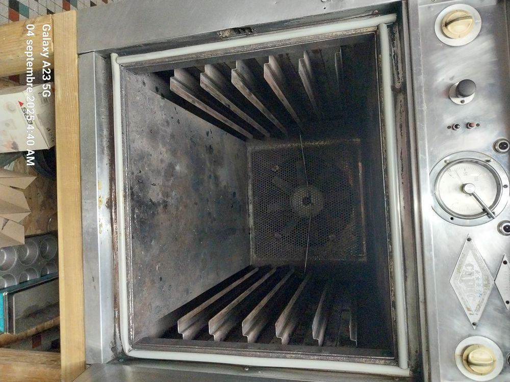 four professionnel Electroménager