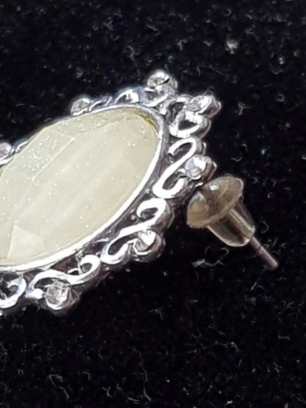 Boucles d'oreilles argent&eacute;es neuve strass creme paillet&eacute; 2,5 Bijoux et montres