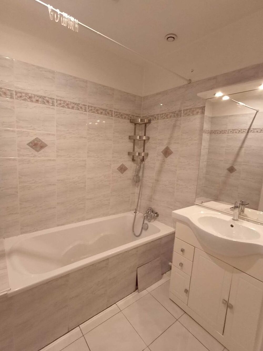 Location Appartement F2+jardin privatif, 58m2 metro Cusset Villeurbanne