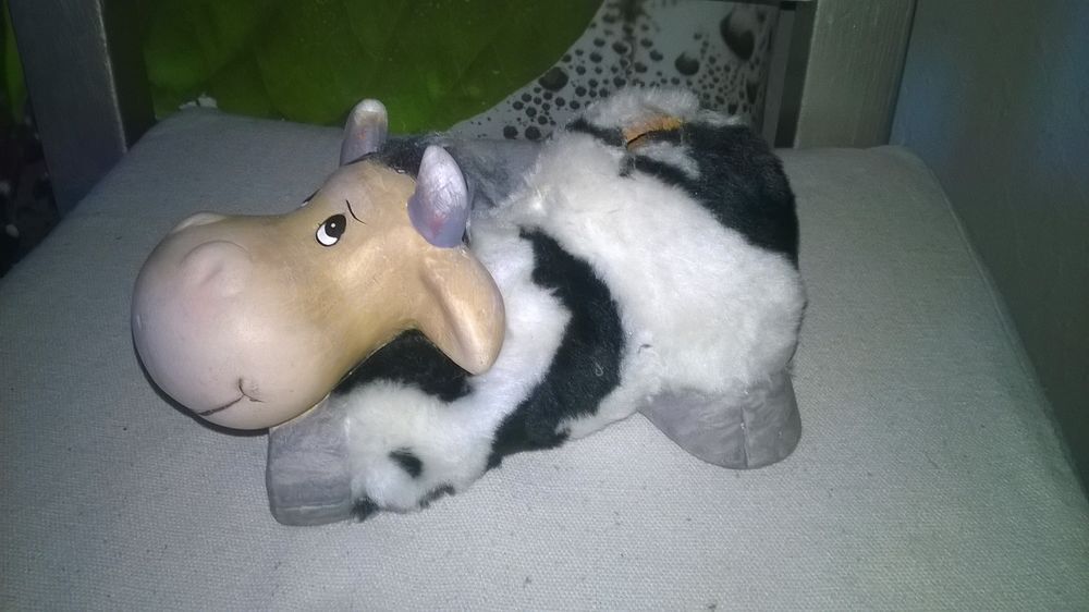 Vache tirelire
Neuf
En c&eacute;ramique
Duvet doux par dessus
2 Décoration