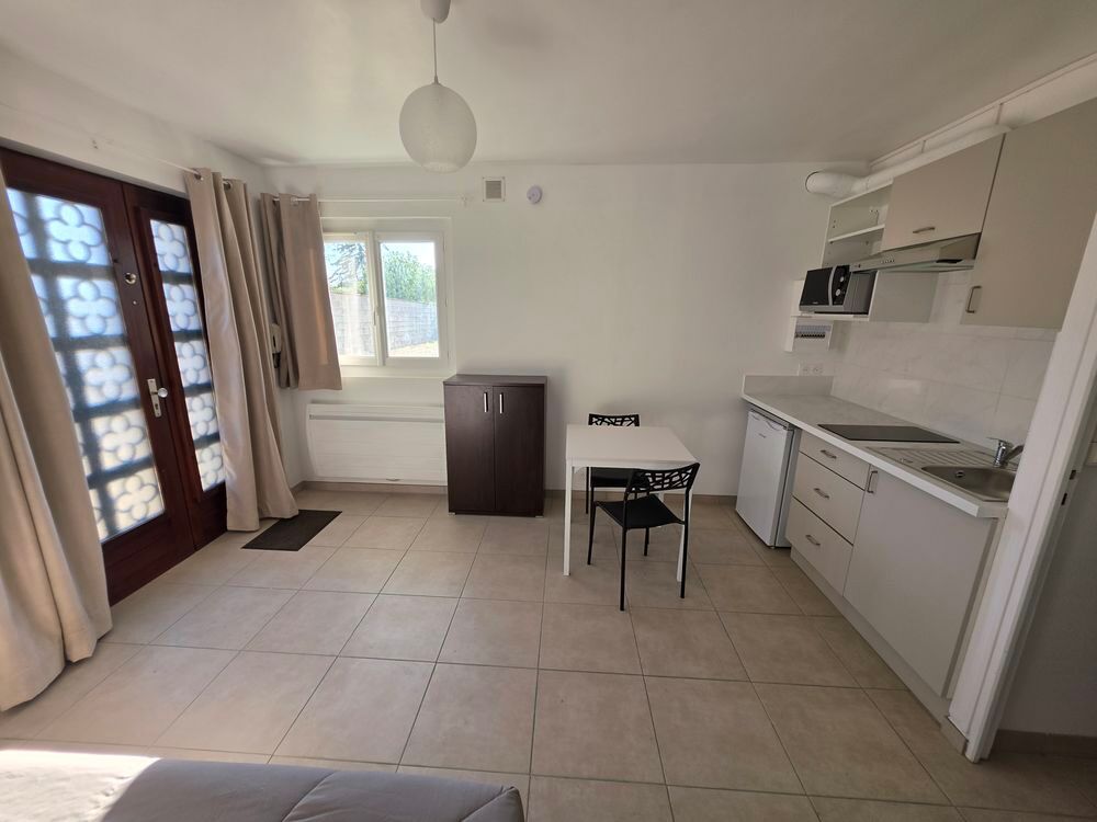 Location Appartement Charmant studio, centre-ville,,quartier  résidentiel Sens