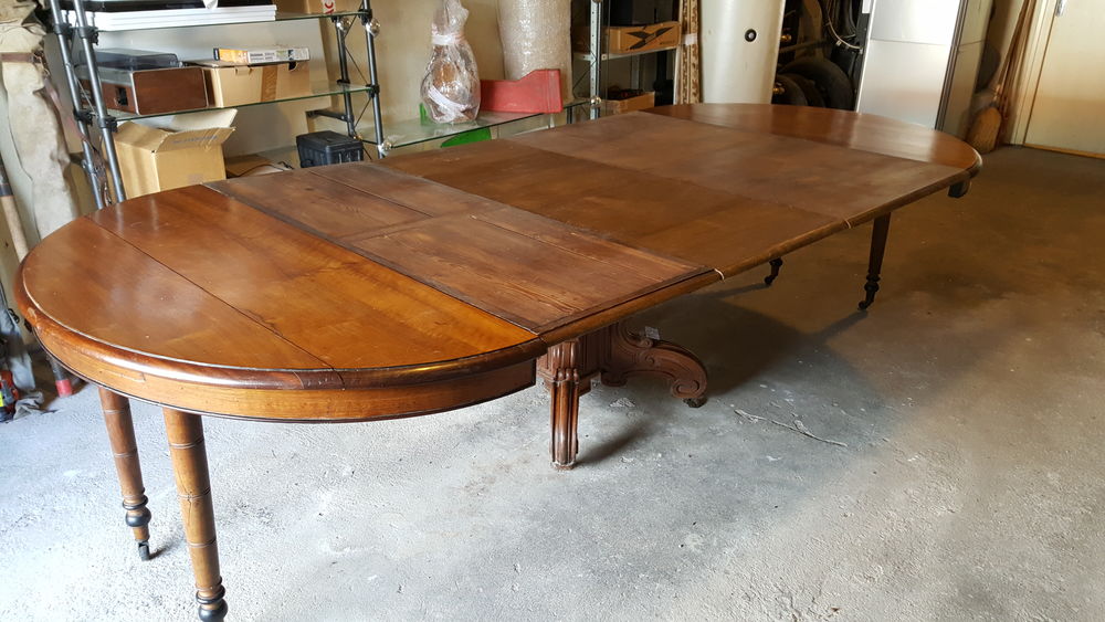 Table pied Noyer massif Meubles
