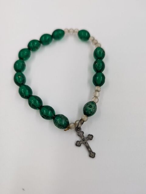 Bracelet vert et blanc avec croix d'occasion 1 Vulbens (74)