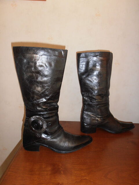 Bottes noires mordor�es 60 Tours (37)